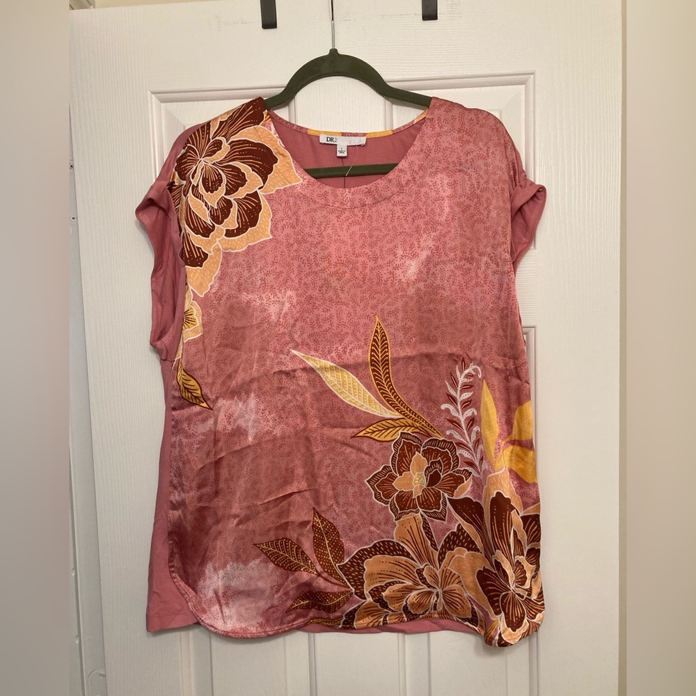 DR2 Women's Blouse Size L Pink Floral Flutter Sleeve Crew Neck Popover NWT